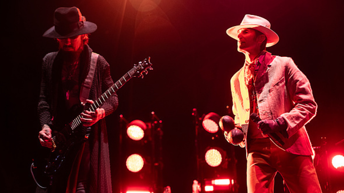 uitarist Dave Navarro (L) and singer Perry Farrell of Jane&#039;s Addiction perform at Red Hat Amphitheater on September 03, 2024 in Raleigh, North Carolina.