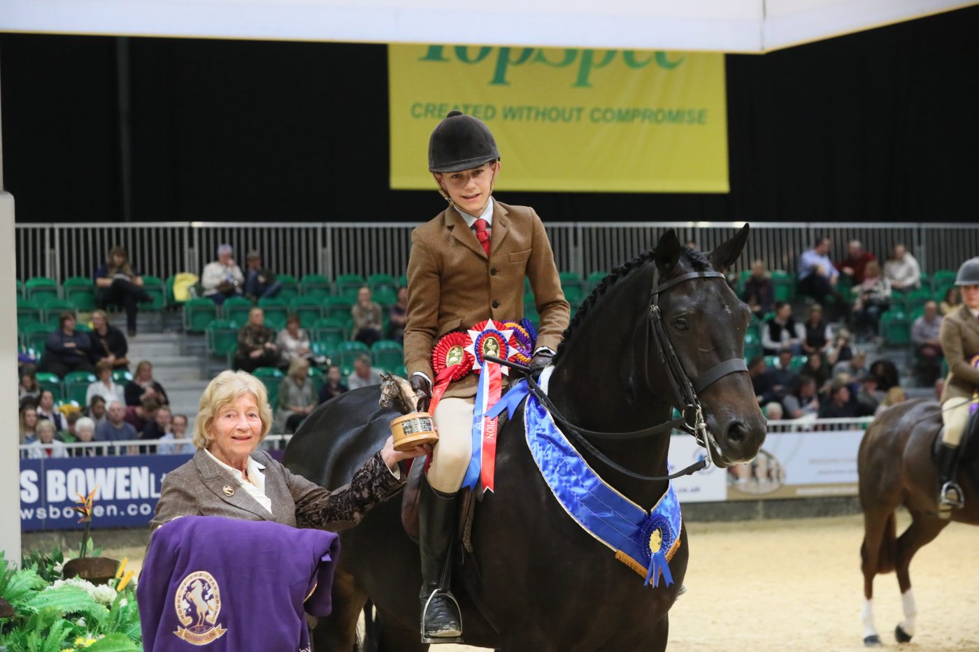 INT-SHT-CHAMP-e1570530456550.jpg