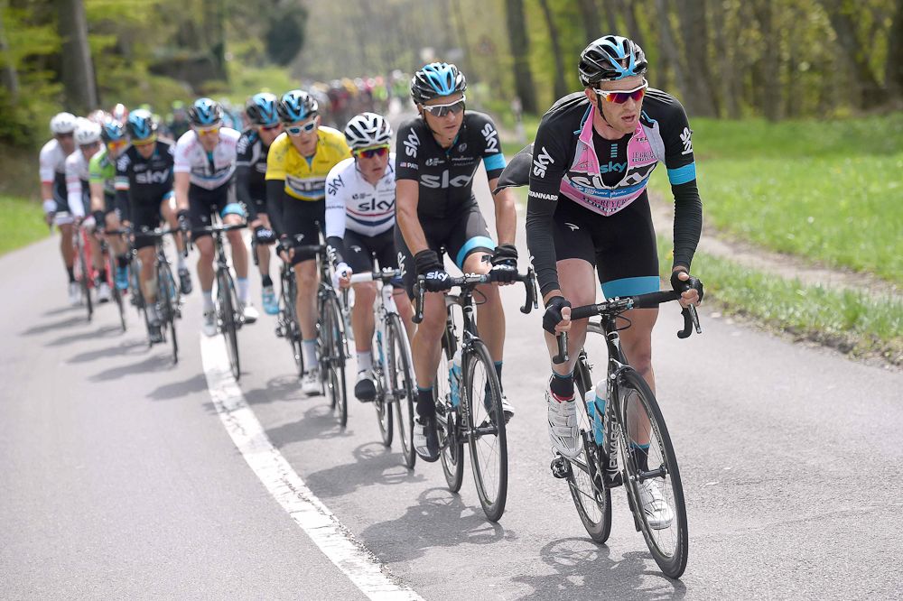 The Team Sky trains rolls f0r Thomas