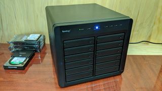 Synology DS3617xs and hard drives