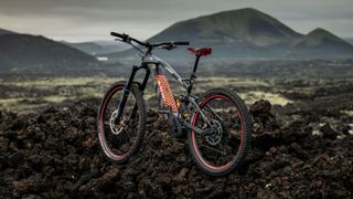 Audio e-MTB on muddy trail