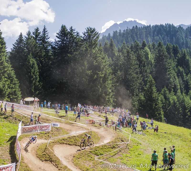 Catharine Pendrel (Luna Pro Team) and Gunn-Rita Dahle Flesjaa (Multivan Merida Biking Team) on the dual slalom
