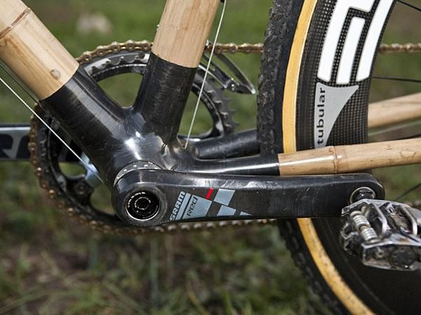 The carbon fibre bottom bracket area includes a conventional threaded shell.