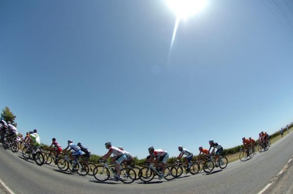 The bunch ride under the sun at the Tour Down Under