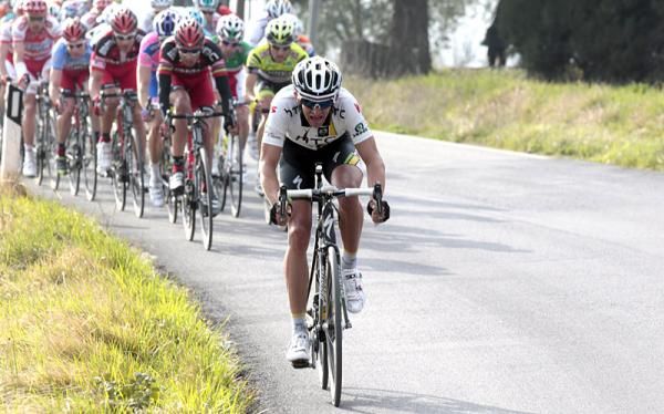 Peter Velits (HTC - Highroad) launches an attack 9km from the finish.