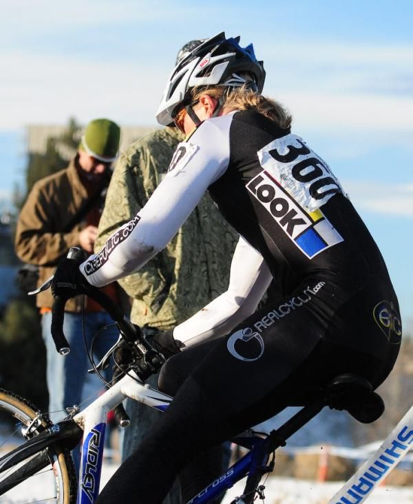 Dayna Deuter (Church of the Big Ring) crashing on icy off-camber grass.
