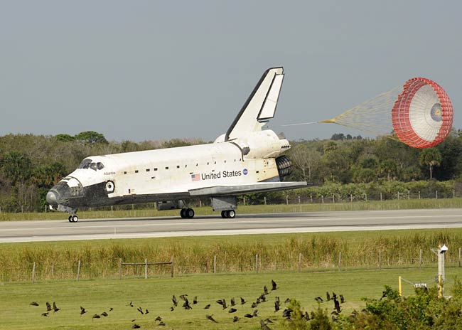 Shuttle Atlantis Returns to Earth Safely