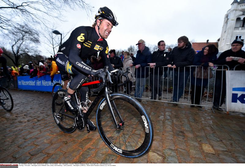 Tyler Farrar grimaces up the Kemmelberg