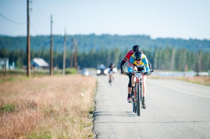 Cameron Cogburn (SmartStop) pulling while Christoph Sauser (Specialized) sits on his wheel.