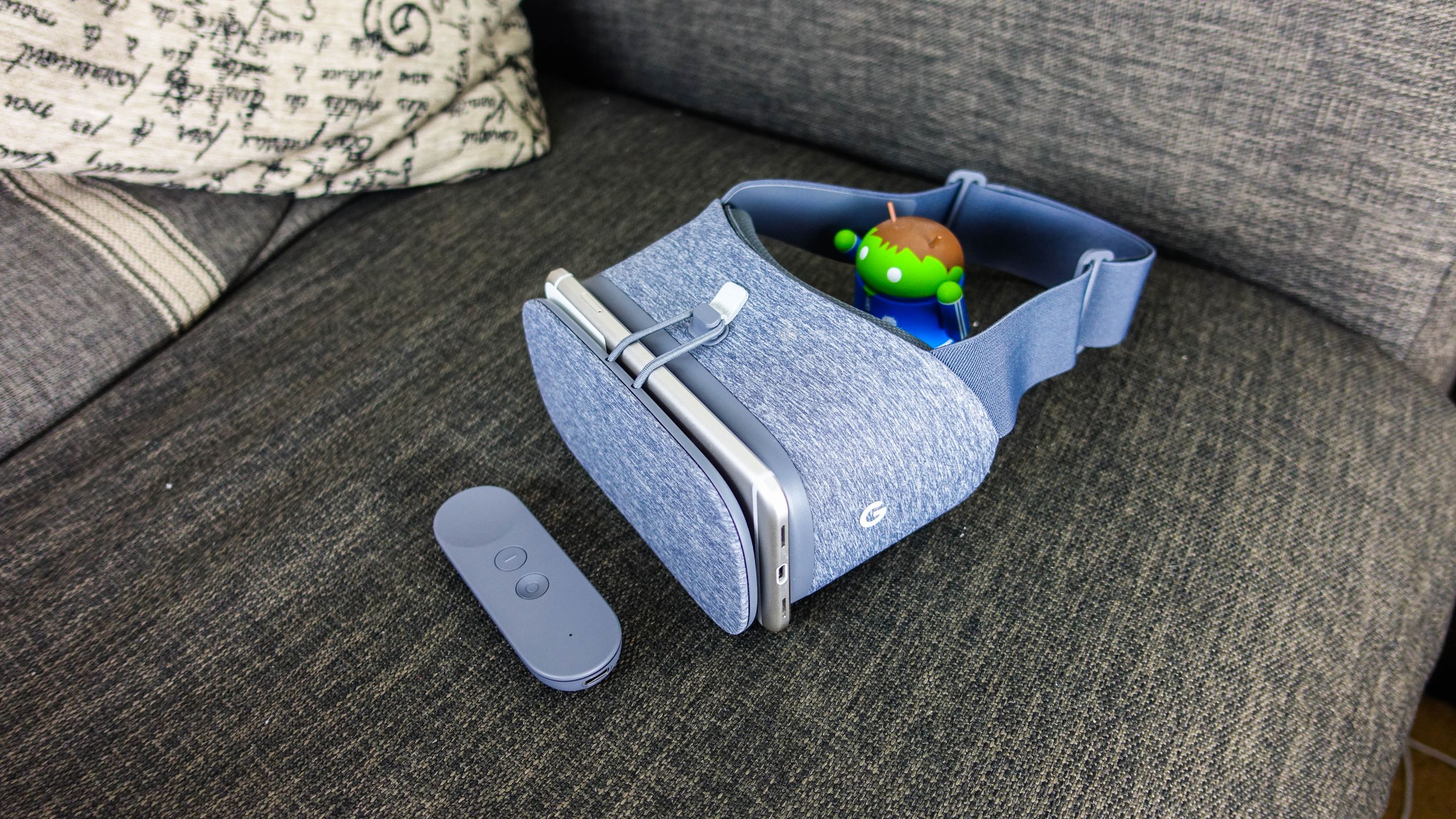 その他 GoogleDaydreamview New $99 Google Daydream View VR headset announced with three