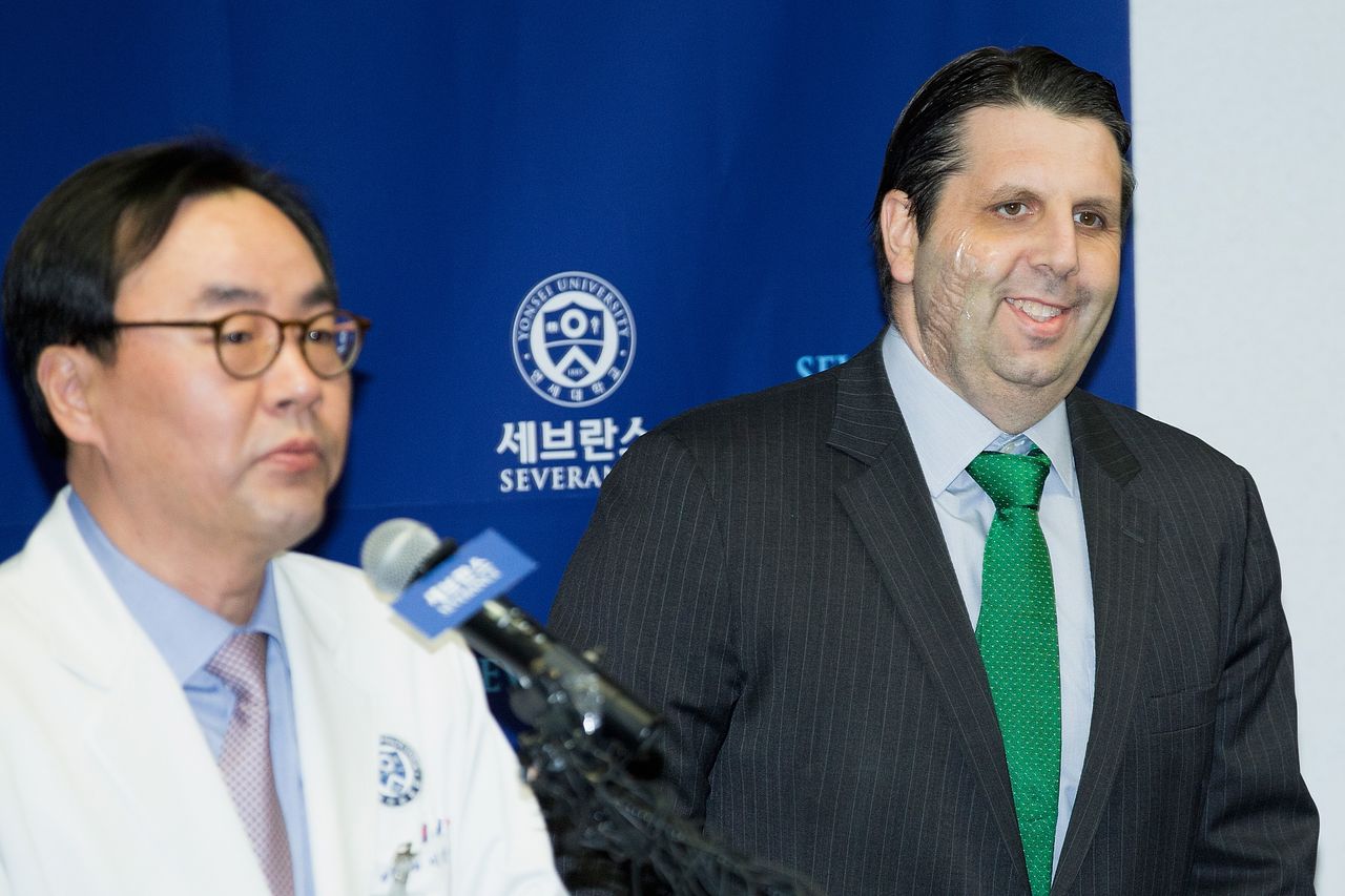 U.S. Ambassador Mark Lippert leaves the hospital after knife attack