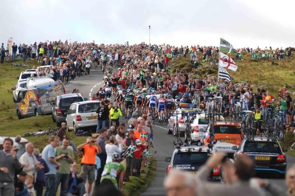 The bunch climbs Haytor Rocks