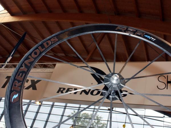 The Reynolds RZR 46[T] is the first product to come out of the company's new Reynolds Composites Studio - a division wholly dedicated to ultra-high performing boutique parts all built with carbon and boron fiber.