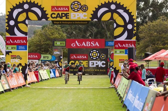 Carl Pasio and Nic Lamond during stage 6