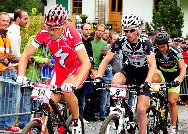 Christoph Sauser (Specialzed) leads a group up the mountain.