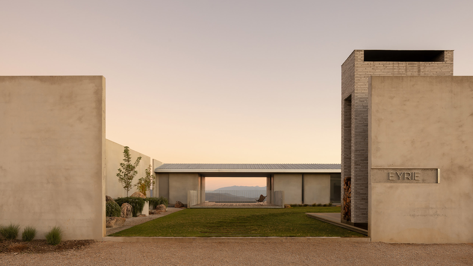 wallpaper.com - Tianna Williams - Tour an Australian brutalist home