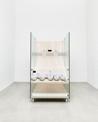 Reigning Champ basketball arcade game made of wood and glass front photo