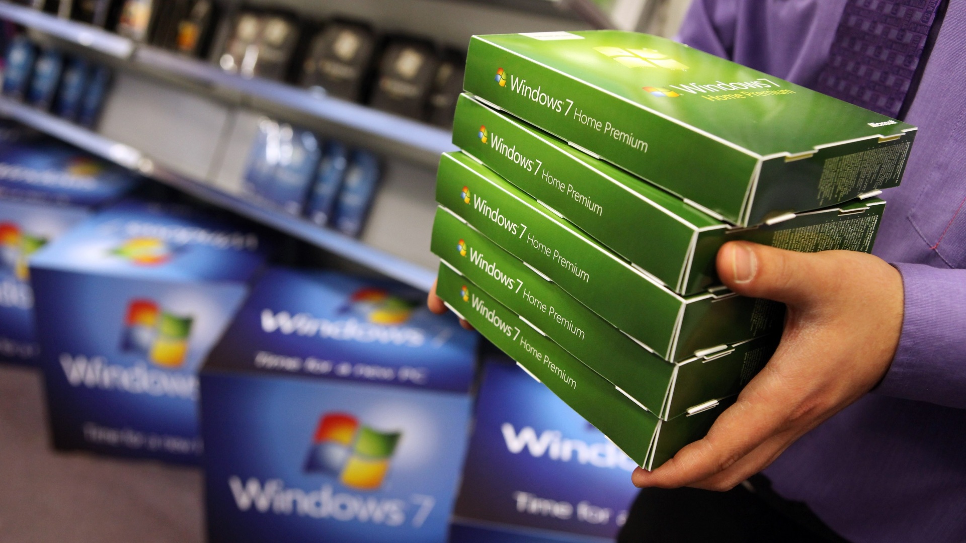 A computer store employee stacks copies of Microsoft&#039;s operating system &#039;Windows 7&#039; ahead of its official launch.