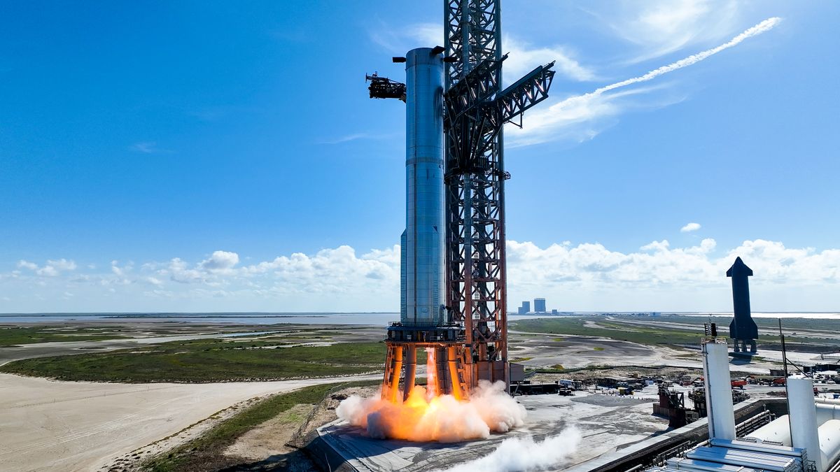 La nave espacial de SpaceX no realizará su primer lanzamiento orbital este mes