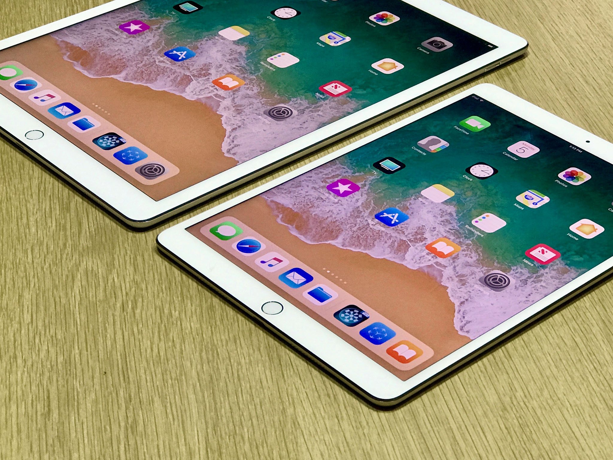 Планшет apple ipad pro. IPAD Pro Max. Apple IPAD iphone 12. IPAD Mini 5 и iphone 11. Айпад про 11 2020.