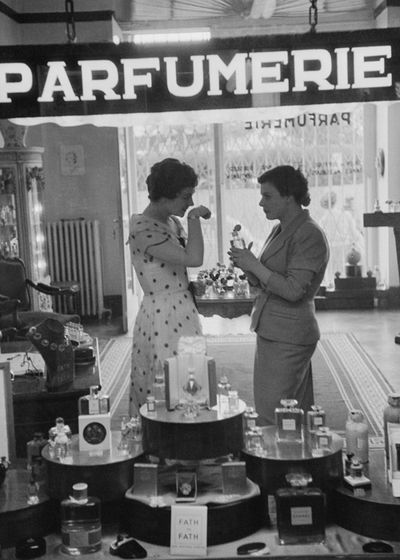 Cooking, Black-and-white, Service, Apron, Selling, Small appliance, Advertising, Cook, Kitchen appliance, Vintage clothing,