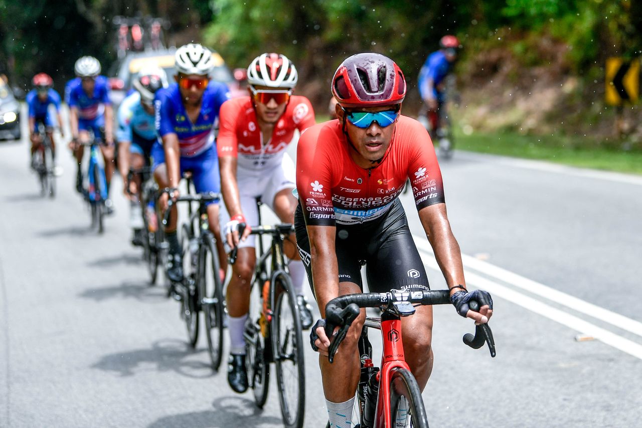 The break of nine on stage 1 of Petronas Le Tour de Langkawi 2022. The riders in the group included Trym Holther (Drone Hopper - Androni Giocattoli), Carter Bettles (ARA Pro Racing Sunshine Coast), Jambaljamts Sainbayar (Terengganu Polygon) and his teammate Nur Aiman Zariff, Tiano Da Silva (ProTouch), Peerapol Chawchiangkwang (Thailand), Etienne van Empel (China Glory), along with Nik Zulkifli (Malaysia) and John Salazar (Philippines).