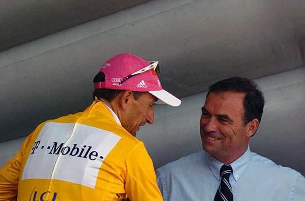 Serguei Gonchar (T-Mobile) is congratulated by Bernard Hinault