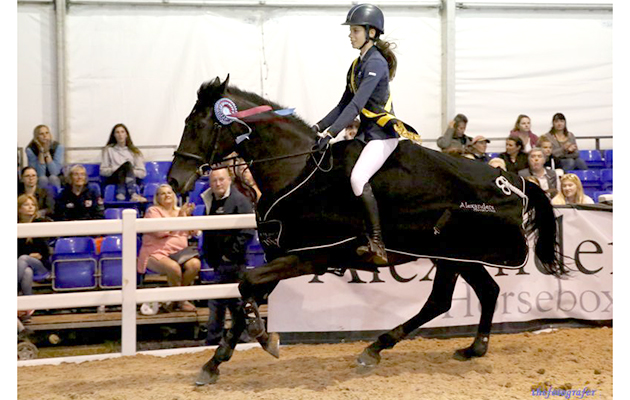 Isabel Lindsay Riding Cruise On Tina Smarter Training 1.15m PRES1659