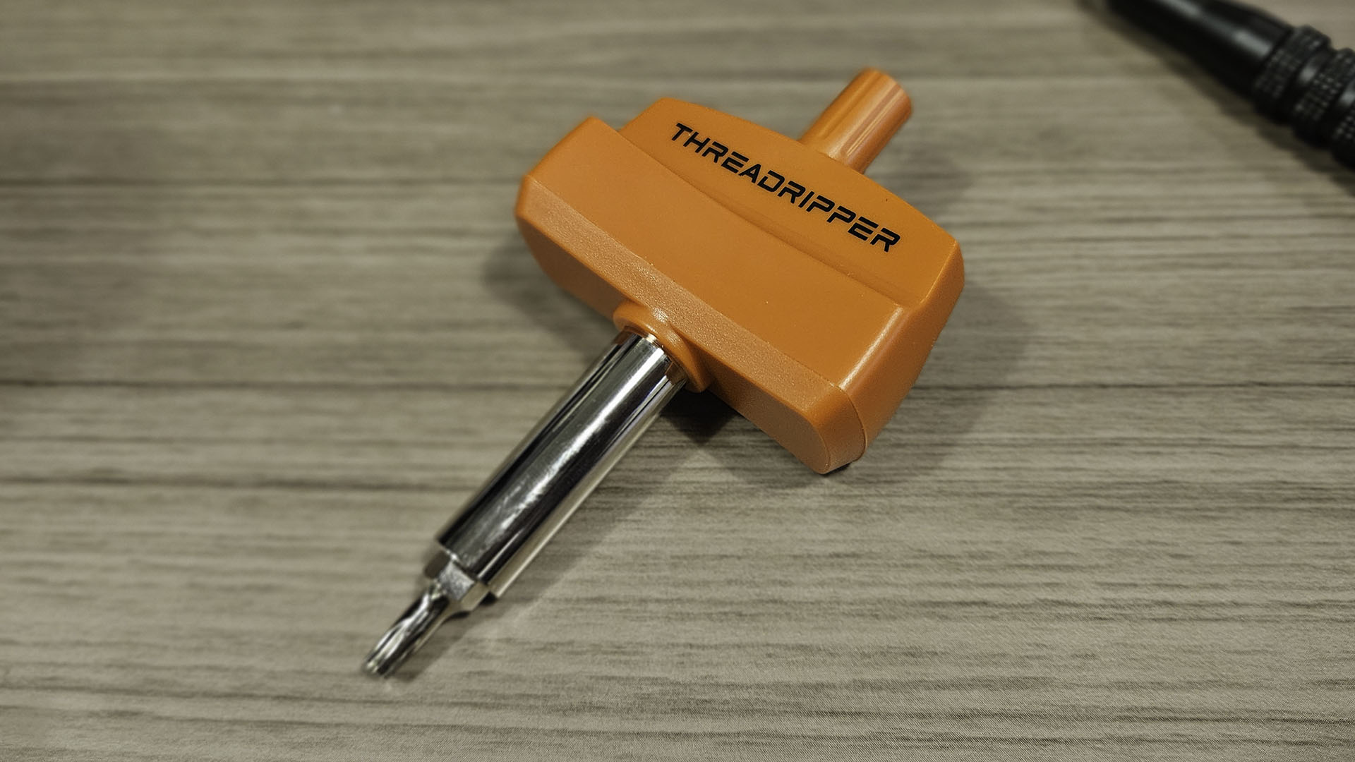 The TR50X socket screwdriver for the AMD Ryzen Threadripper 9000X-series on a desk