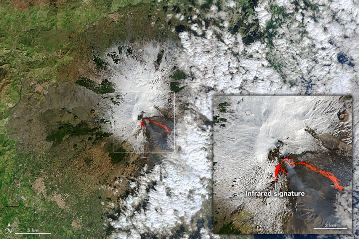 Mount Etna's fiery eruptions seen from space (satellite photos)