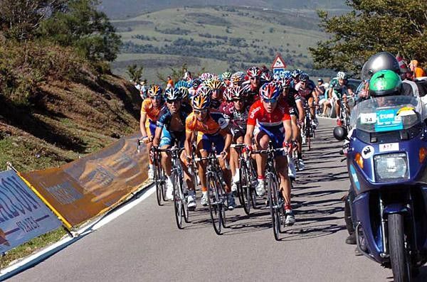 The peloton rolls along