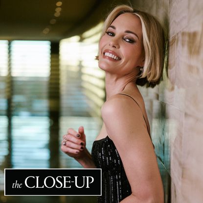 Leslie Bibb up close before the giorgio armani show on September 28