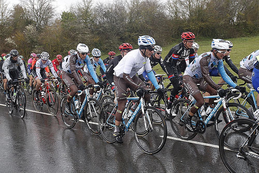 The peloton at Pais Vasco