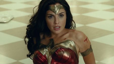 Wonder Woman with a cut on her arm in Wonder Woman 1984. 