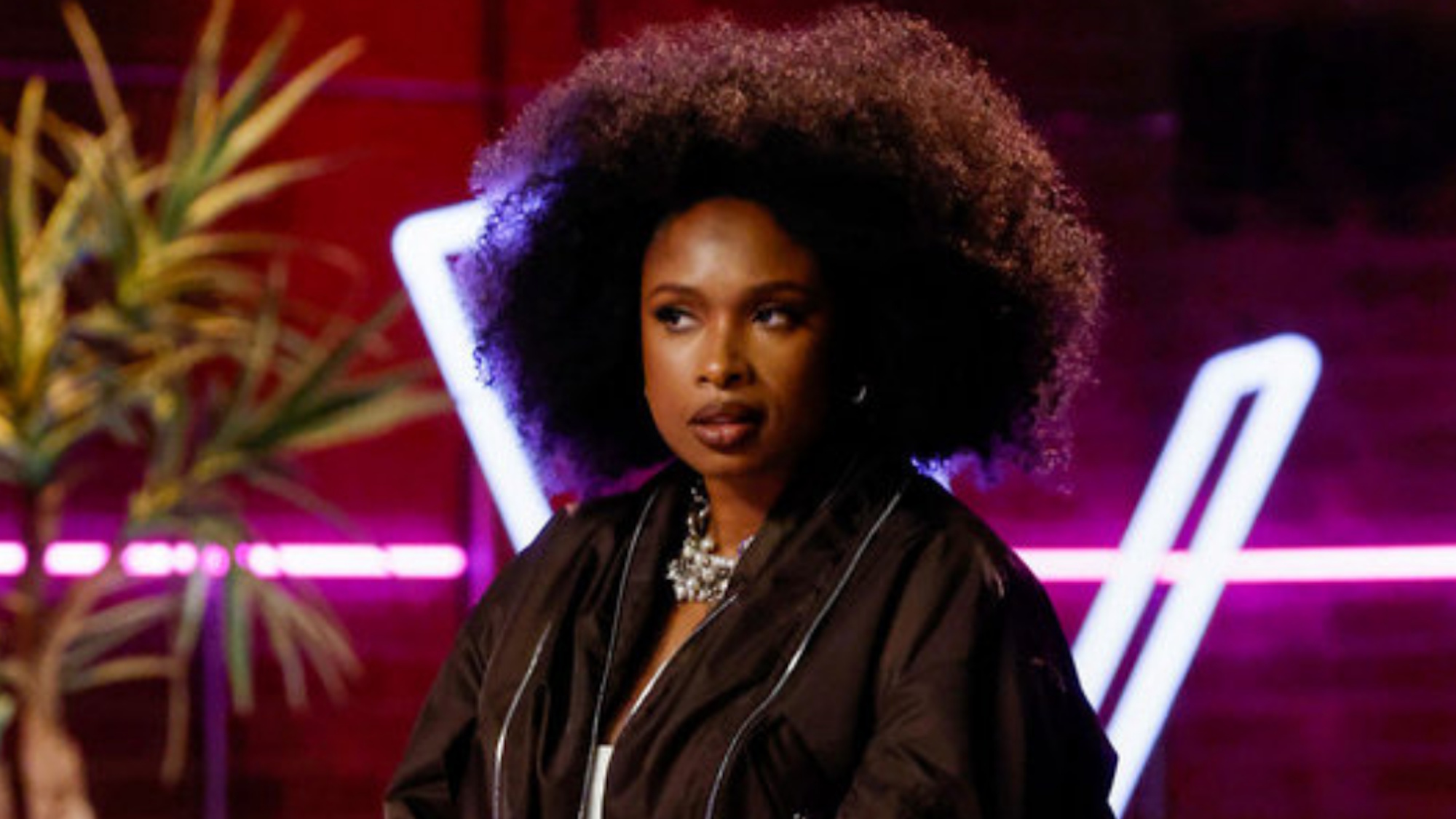 Jennifer Hudson subs for Kelly Clarkson on The Voice.