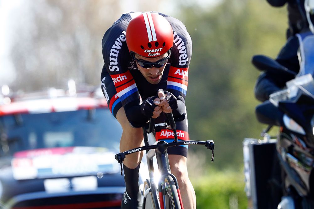 Tom Dumoulin (Giant - Alpecin) on his way to winning stage 1