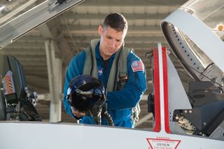 Michael Hopkins Preps for Flight