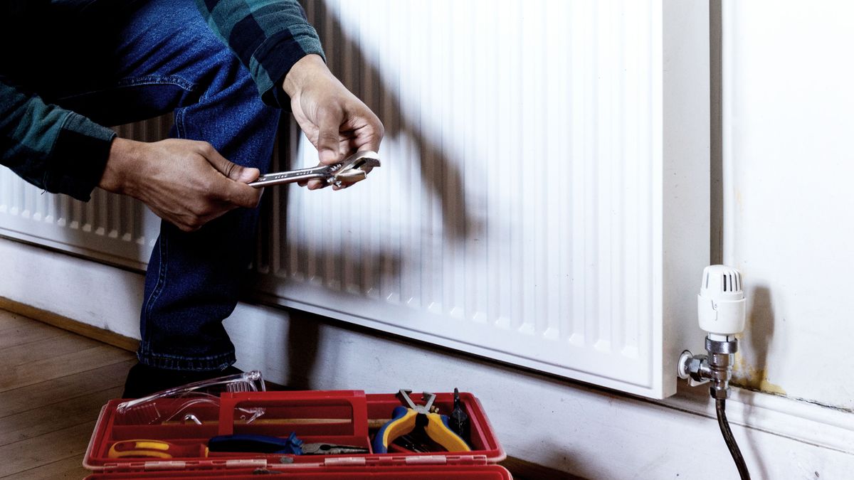 Apprenez à installer des robinets thermostatiques de radiateur pour contrôler la température et économiser de l'argent.