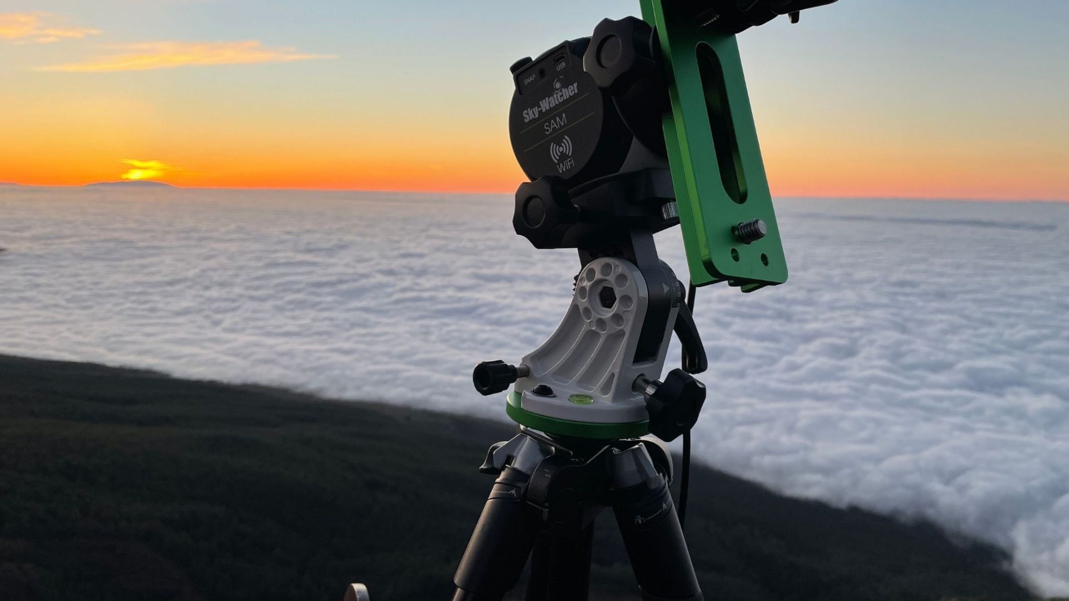 Sky-watcher Star adventurer mini in front of cloud inversion