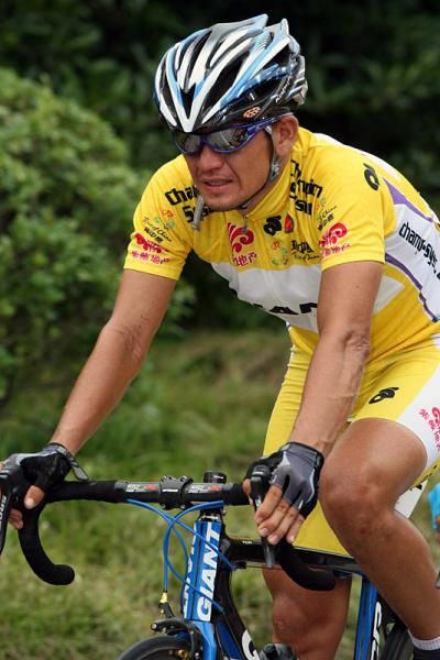 Muradjan Halmuratov (Giant Kenda Cycling Team) in the leader's yellow jersey.