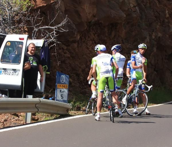 Time to eat during a training ride.