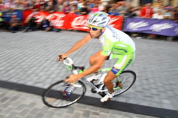 Nibali cornering on the cobbles.
