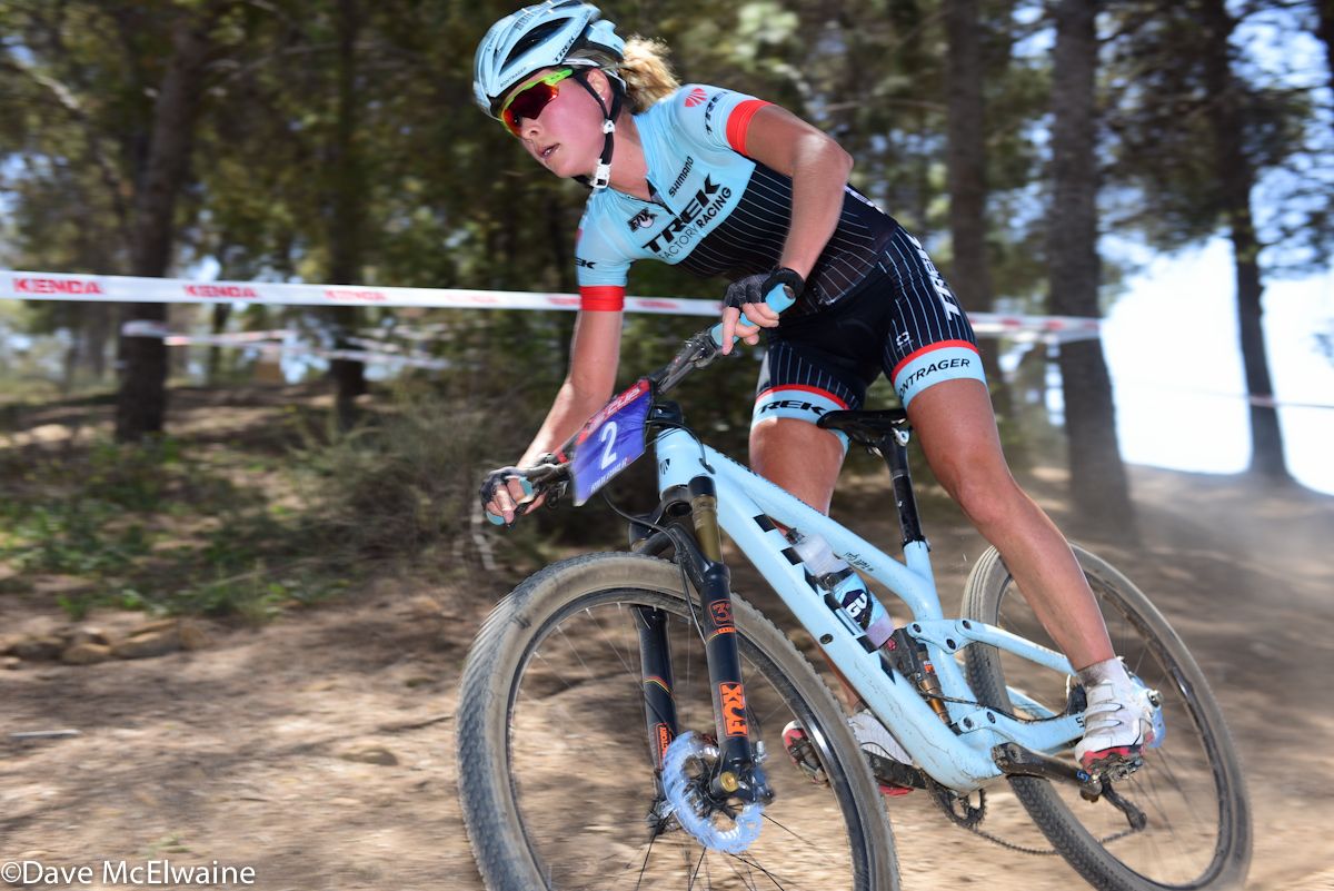 Emily Batty (Trek Factory Racing) descending behind Rissveds on lap two.