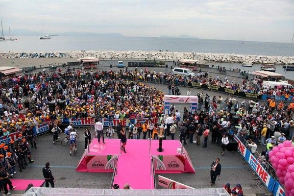 Stage 20 started on the Napoli waterfront.