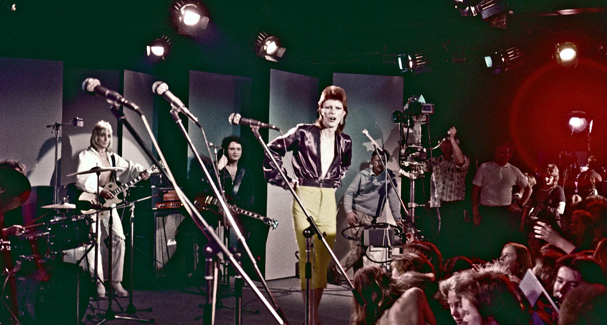 David Bowie with Mick Ronson et al on the Midnight Special in 1973