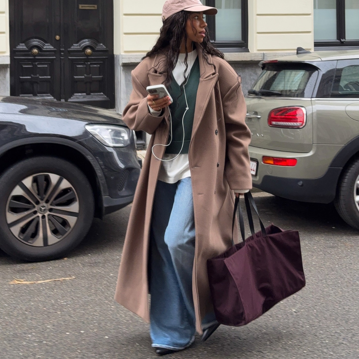 Everyone on My Feed Is Wearing Baggy Jeans—These Are the 7 Shoes That Look Chicest With Them image