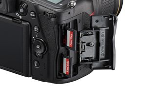 Nikon D780 vs D850: Nikon D780 dual card slots