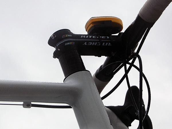 Hoste runs a surprisingly generous stack of headset spacers beneath his stem.