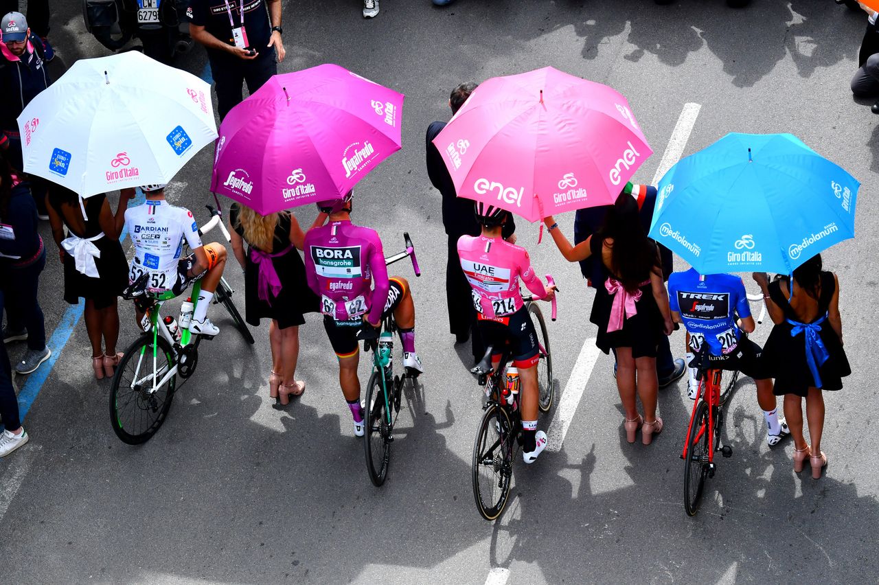 The jersey holders before the stage start