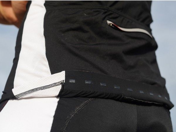 The lower rear hem uses gripping material